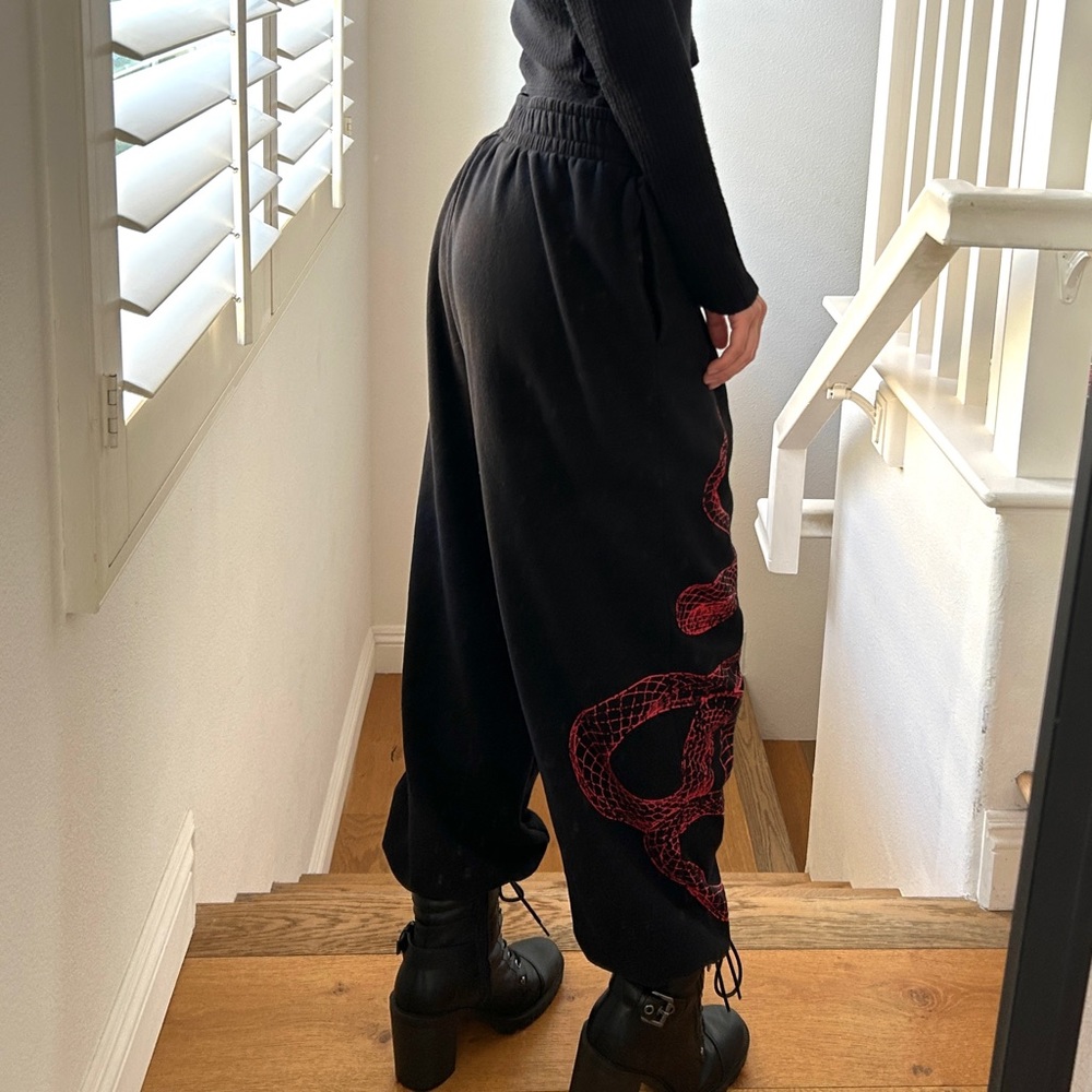 ❤️LAST CHANCE❤️ Streetwear Snake Joggers Sweatpants Black Red - Picture 2 of 5